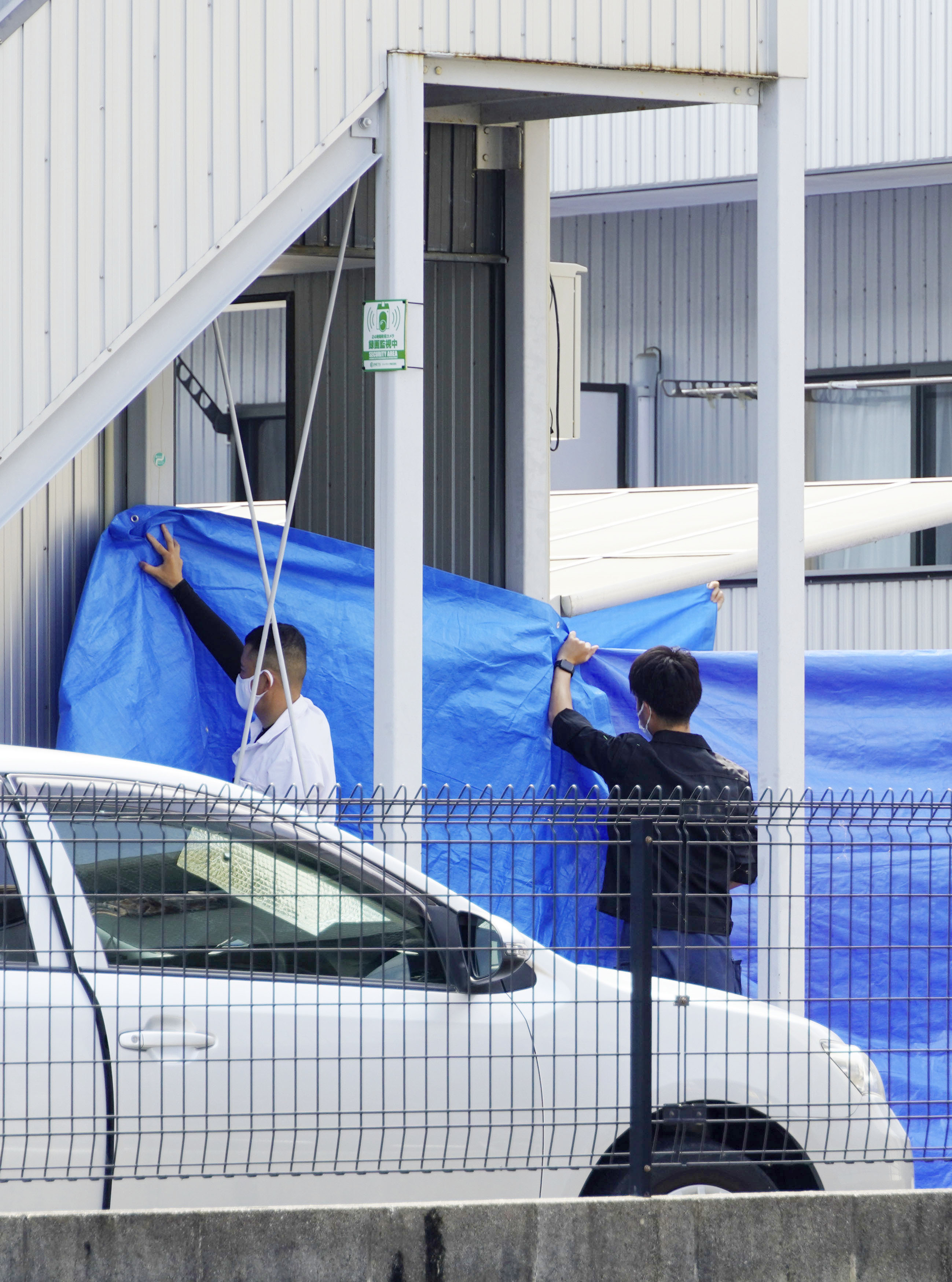 容疑者宅を捜索　ガールズバー2人刺殺